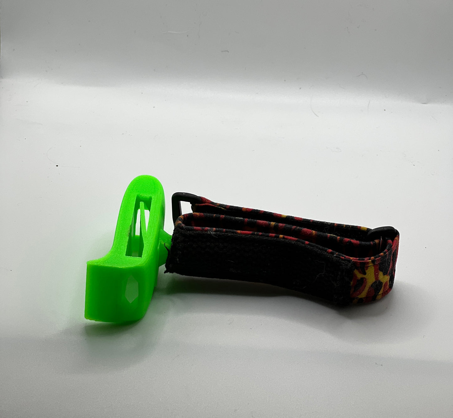 THE EATER-ATOR Utensil holder